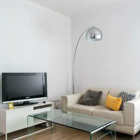Triana 3 Bedrooms & 2 Bath Parking Included Apartment Seville