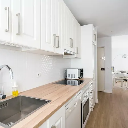 Apartment Triana 3 Bedrooms & 2 Bath Parking Included *