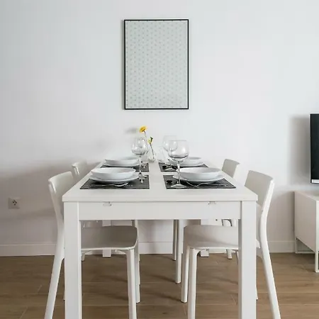 Triana 3 Bedrooms & 2 Bath Parking Included Seville