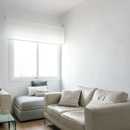Triana 3 Bedrooms & 2 Bath Parking Included * Seville