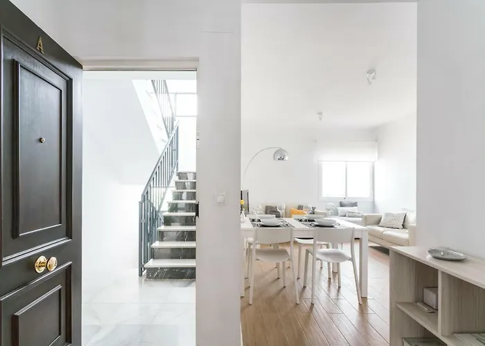 Triana 3 Bedrooms & 2 Bath Parking Included 아파트 세비야
