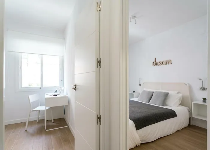 아파트 Triana 3 Bedrooms & 2 Bath Parking Included *
