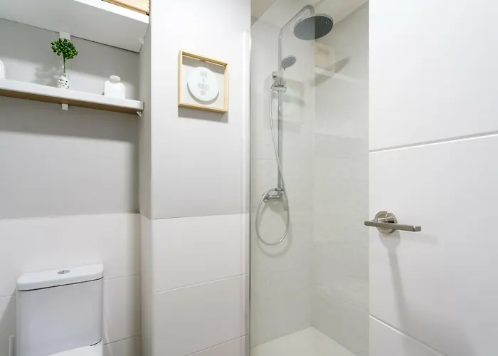 Triana 3 Bedrooms & 2 Bath Parking Included 세비야