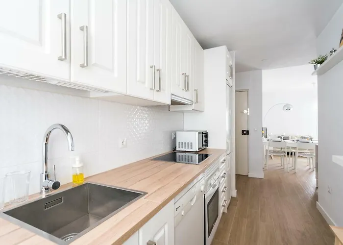 아파트 Triana 3 Bedrooms & 2 Bath Parking Included *