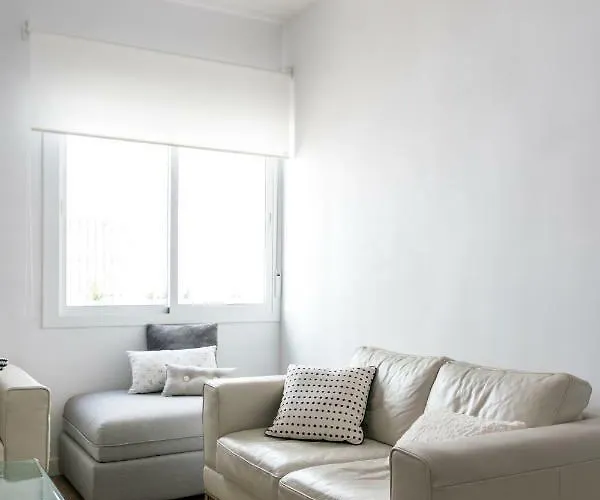 Triana 3 Bedrooms & 2 Bath Parking Included * 세비야