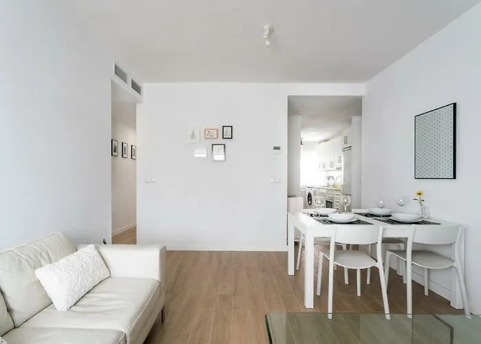 아파트 Triana 3 Bedrooms & 2 Bath Parking Included